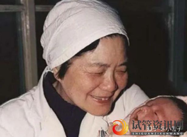 国内首个“试管婴儿”现状,38岁的郑女士生下了中(图1)